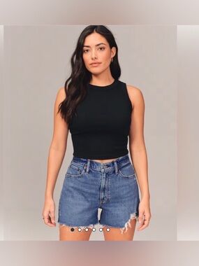 Abercrombie & Fitch The 4" Mom Short Size 33/16 High Rise Distressed Casual